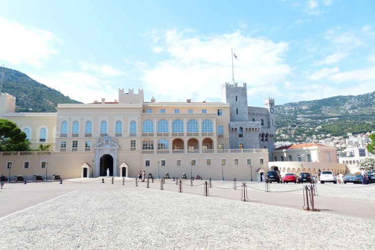 prince-palace-187312_1920